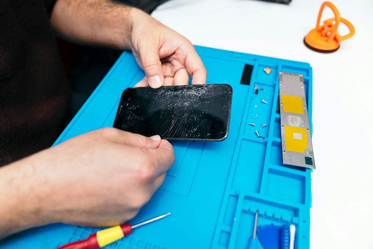 MMS-expert-technician-repairing-a-broken-smartphone-screen-services